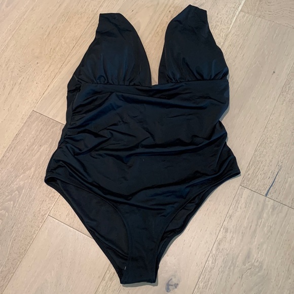 BNWT XL H&M Shaping Swimwear - Picture 1 of 2